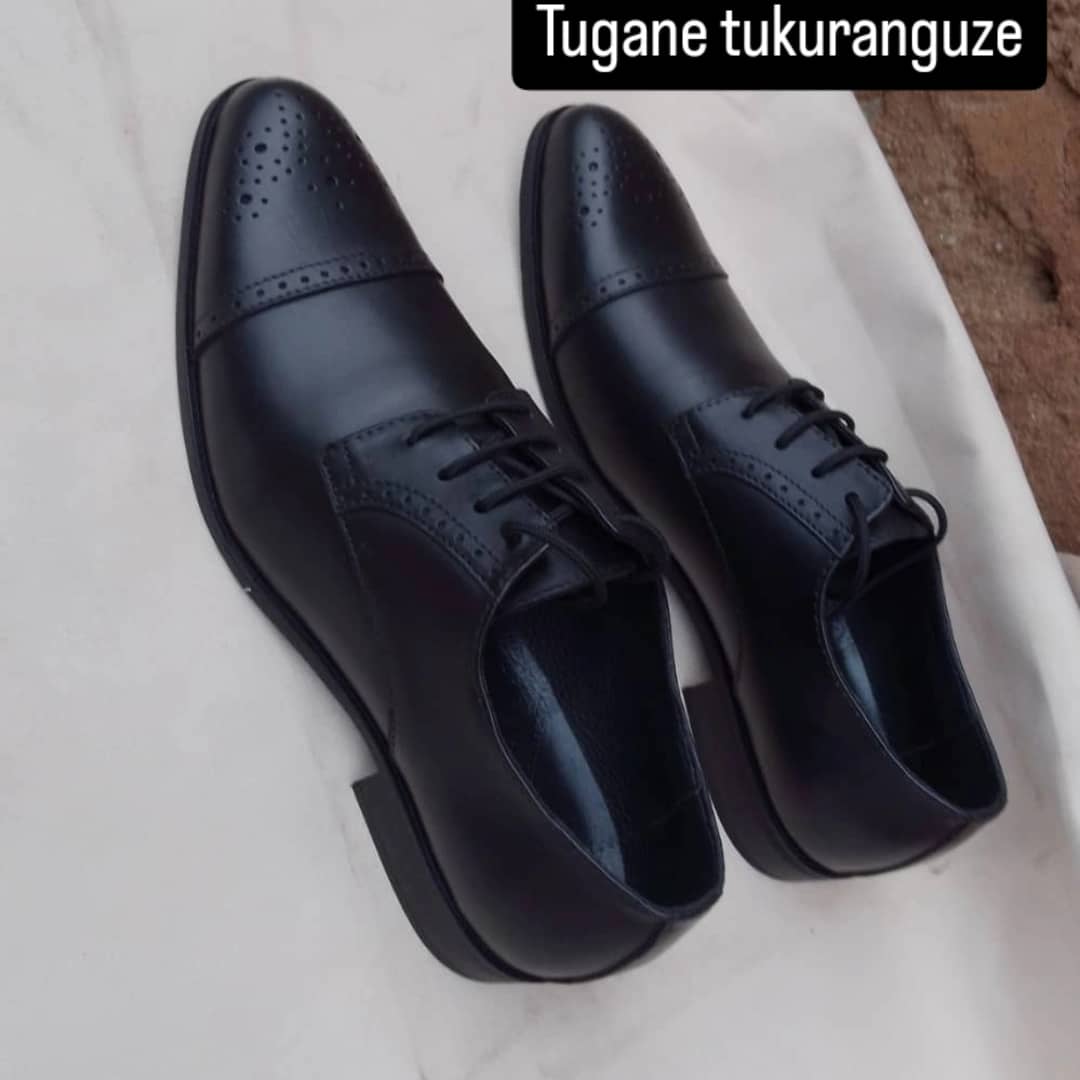 Men's Black Leather Cap-Toe Derby Shoes with Medallion Brogue