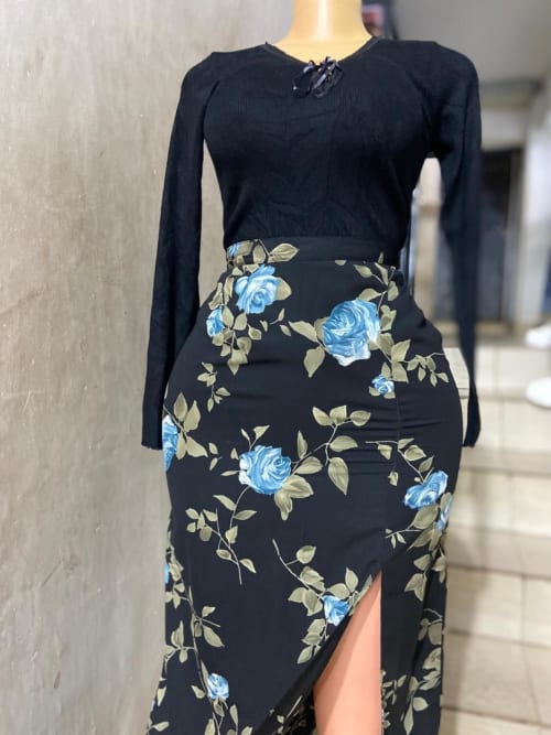 Black Blue Rose Floral Print Side Slit Maxi Skirt