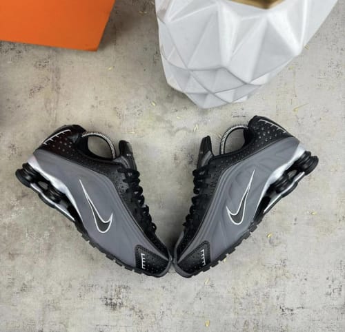 Nike Shox R4